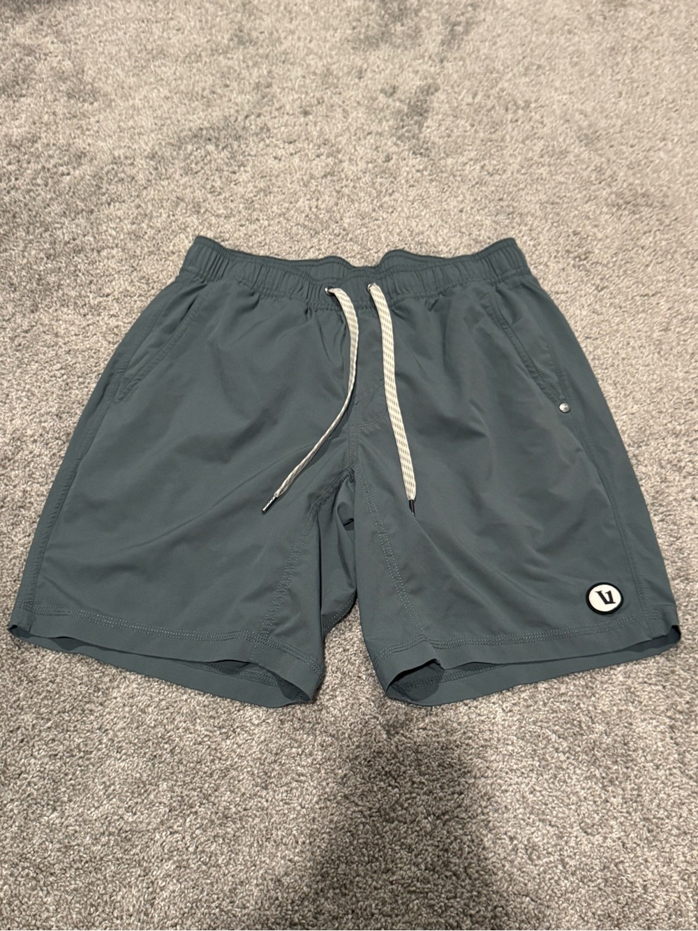 ✨Vuori✨ | Men’s Gray/Blue Athletic Drawstring Shorts